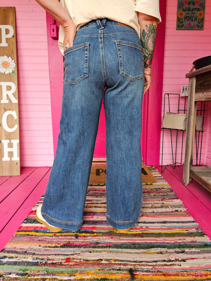 Relaxed Flared Jeans